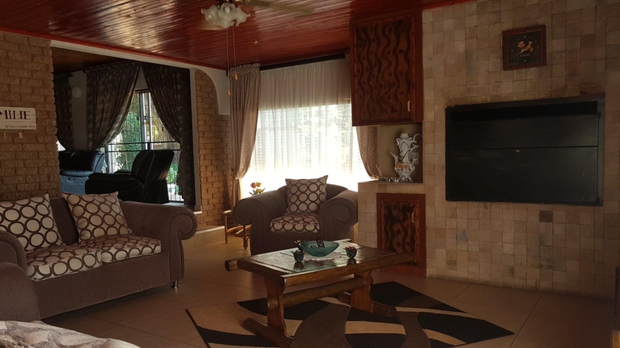 6 Bedroom Property for Sale in Cashan North West